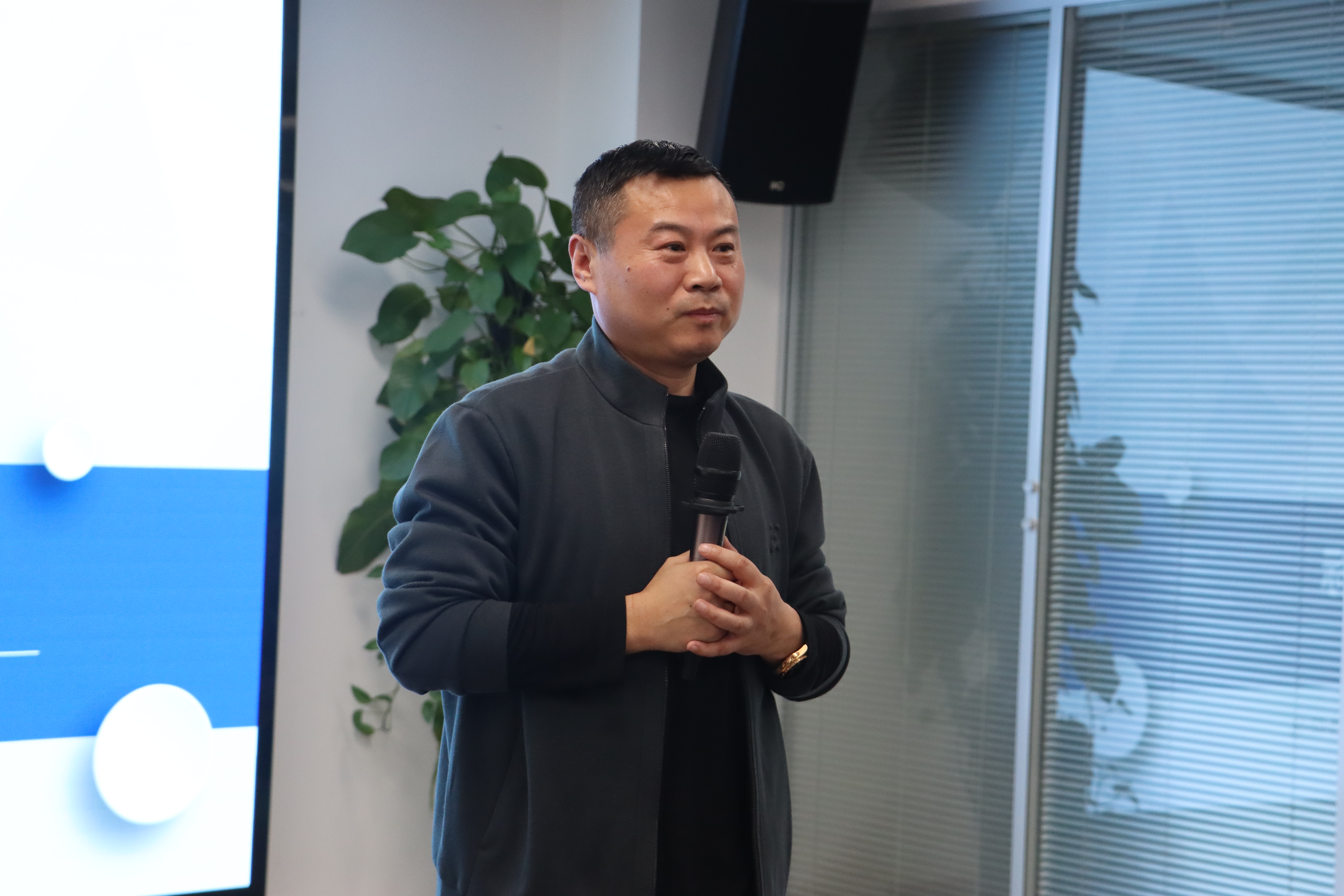 77���� �C ȫ����ȫ����̬�ȵ���������ֱ��ƽ̨